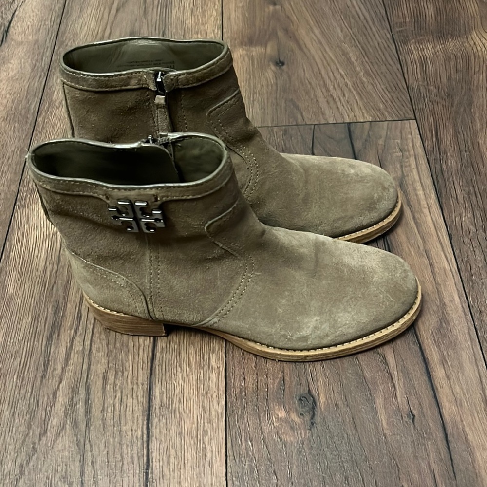 Tory Burch Eloise flat ankle boot size 8